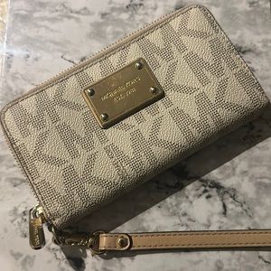 Michael Kors Wristlet